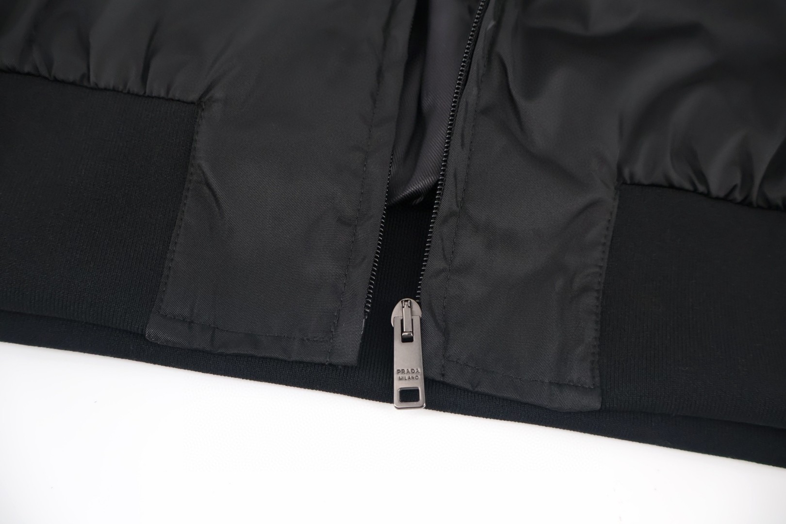 PRADA 普拉达 后领布标飞行夹克 外套 黑色 长袖 B5 SGC925-17X1-F0002-S-OOO