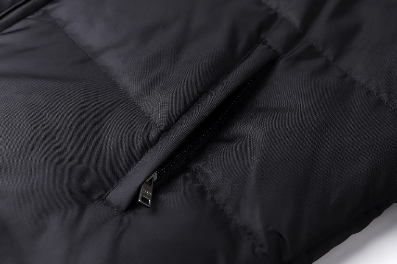 PRADA 普拉达 立领纯色拉链羽绒服 外套 黑色 保暖 C5 SGC921-11C9-F0002-S-OOO