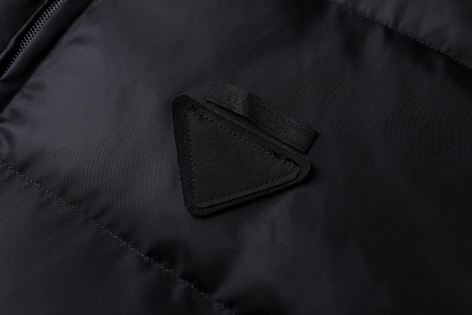 PRADA 普拉达 立领纯色拉链羽绒服 外套 黑色 保暖 C5 SGC921-11C9-F0002-S-OOO