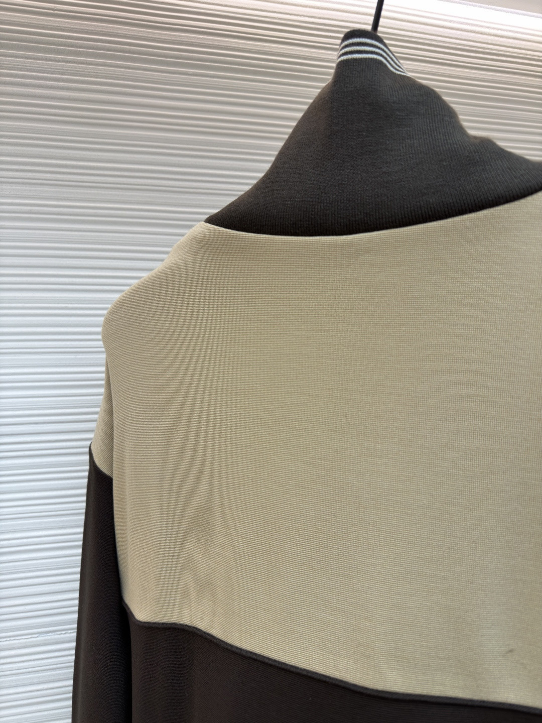 MIU MIU 缪缪 刺绣徽标拉链外套 夹克 长袖 保暖 棕色 灰色 B0 MJLA02-18FX-F049E-S-OOO