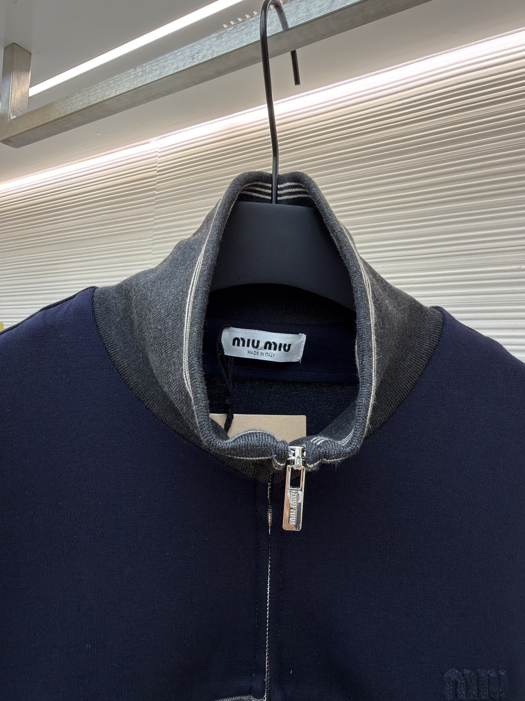 MIU MIU 缪缪 刺绣徽标拉链外套 夹克 长袖 保暖 棕色 灰色 B0 MJLA02-18FX-F049E-S-OOO