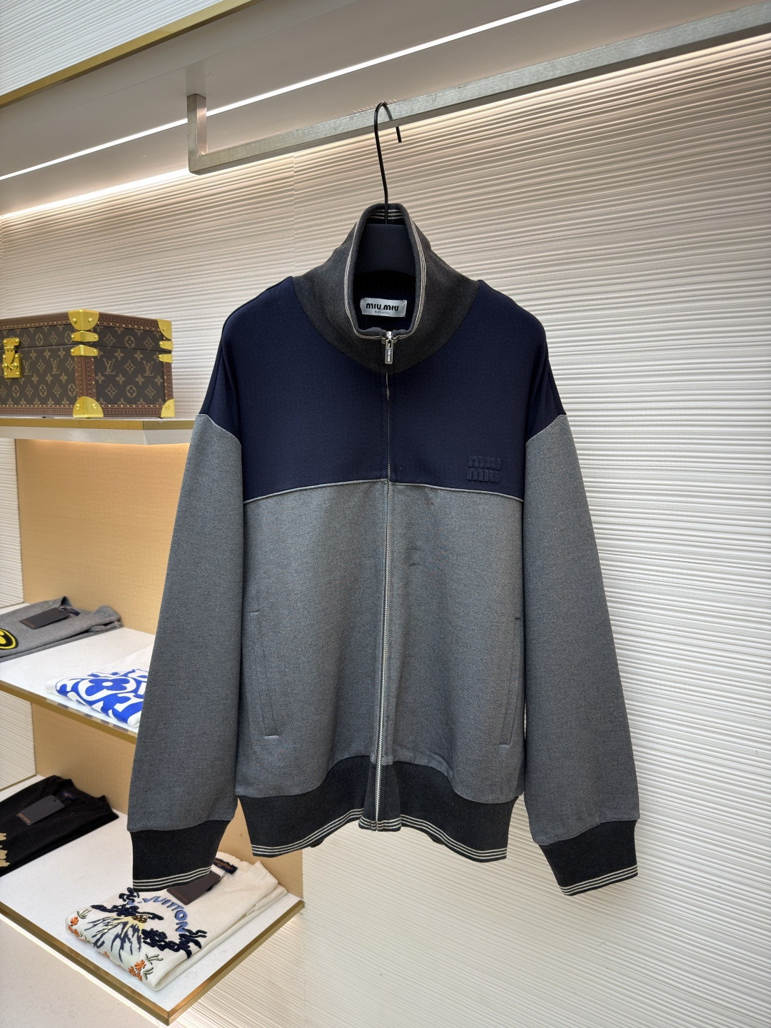 MIU MIU 缪缪 刺绣徽标拉链外套 夹克 长袖 保暖 棕色 灰色 B0 MJLA02-18FX-F049E-S-OOO