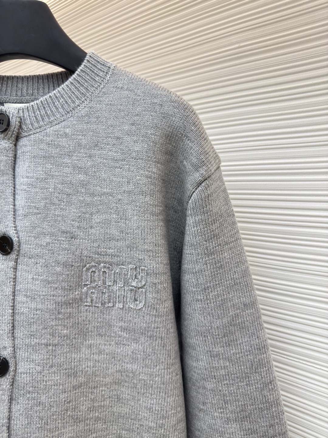 MIU MIU 缪缪 刺绣贴布毛衣开衫 针织衫 外套 长袖 灰色 A7 MMF796-13JS-F0031-S-232