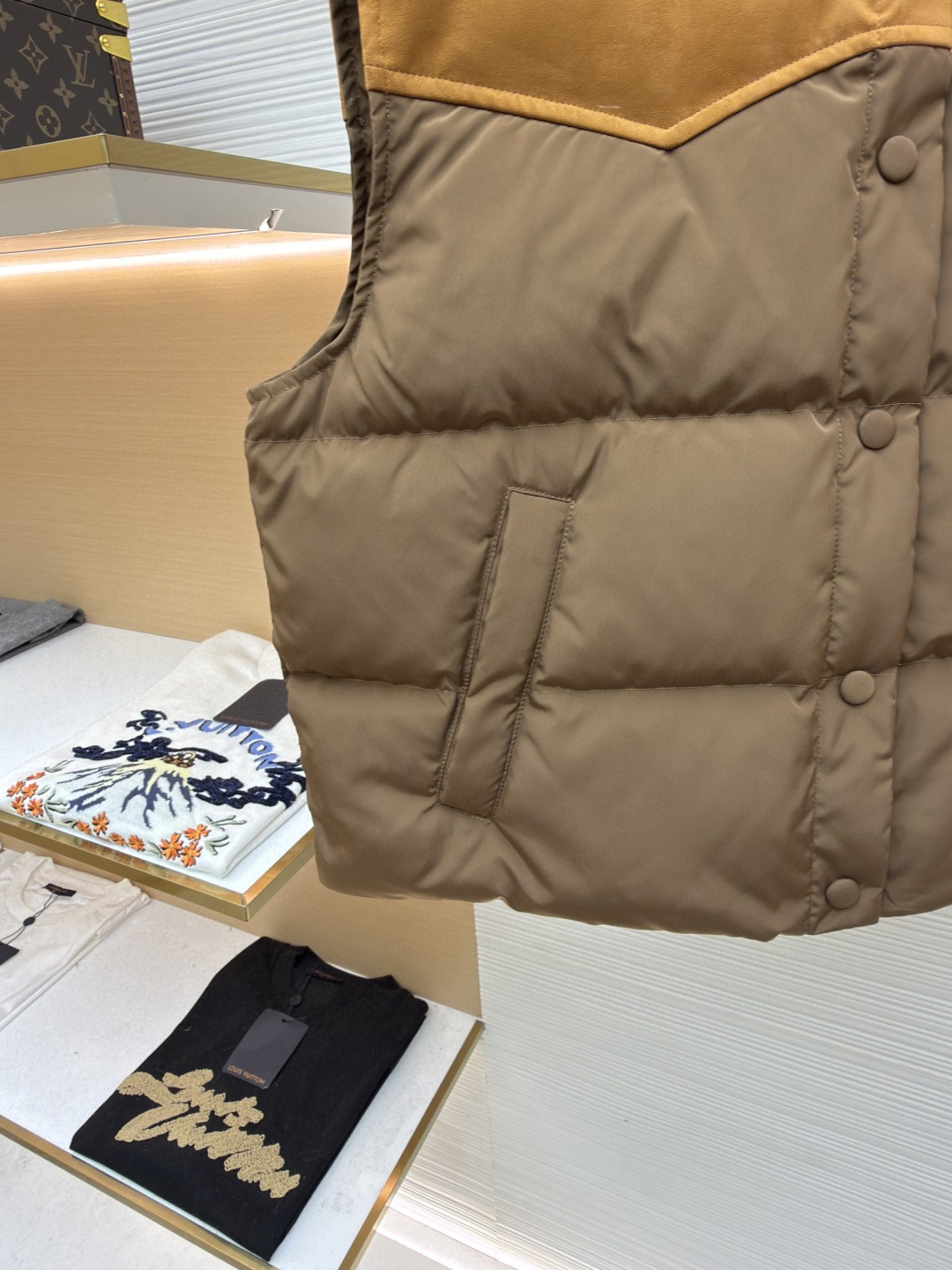 MIU MIU 缪缪 植绒拼接翻领马甲 背心 羽绒服 夹克 外套 保暖 棕色 卡其色 B5 ML1348-18Q0-F0065-S-OOO