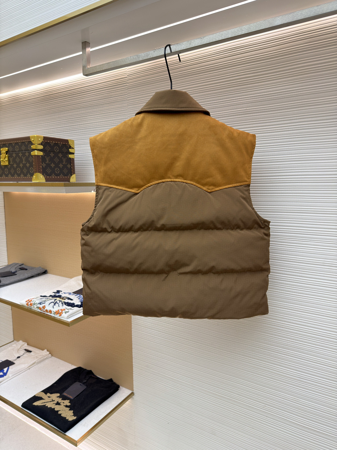 MIU MIU 缪缪 植绒拼接翻领马甲 背心 羽绒服 夹克 外套 保暖 棕色 卡其色 B5 ML1348-18Q0-F0065-S-OOO