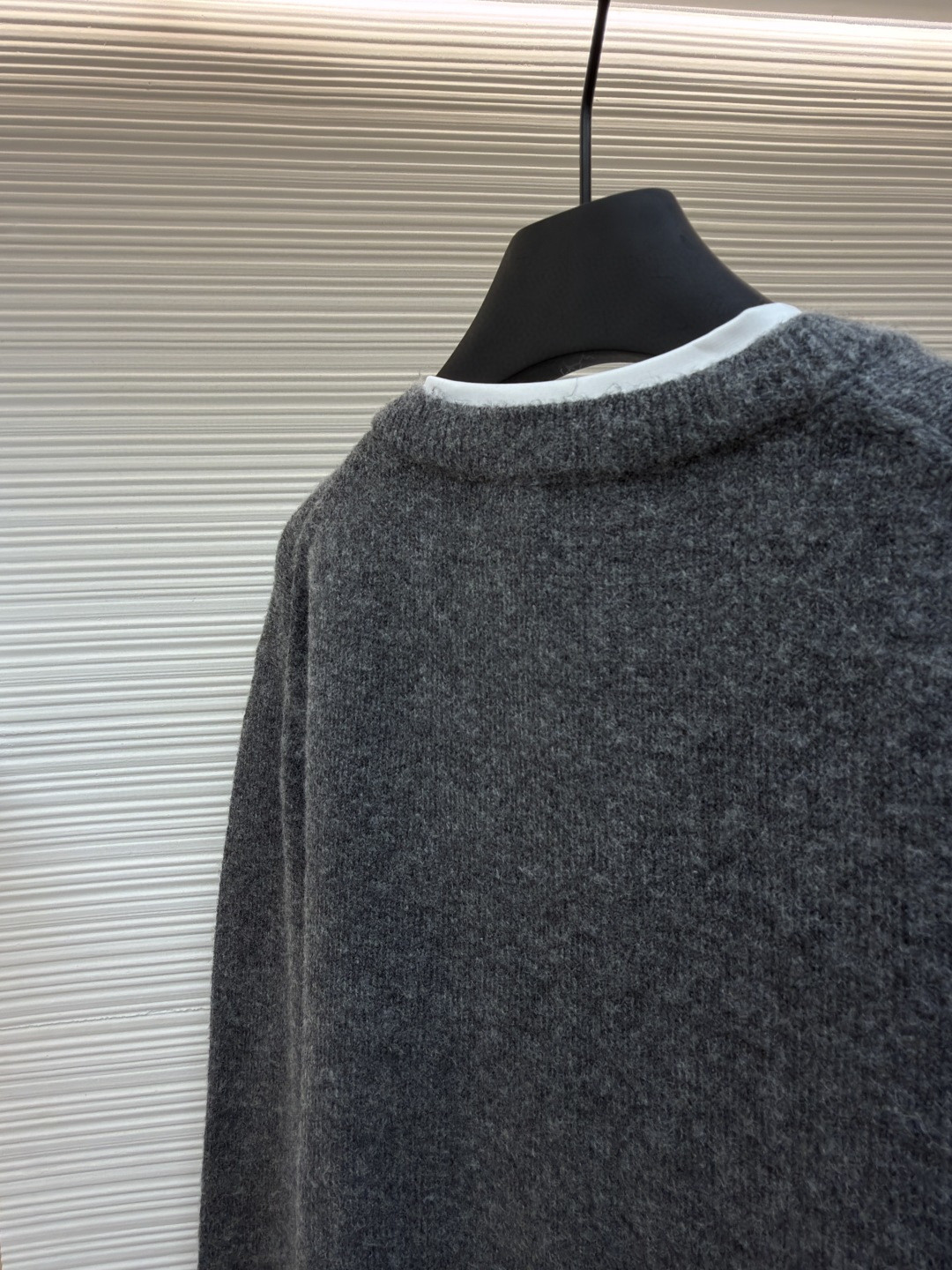 MIU MIU 缪缪 假两件V领羊绒衫 毛衣 长袖 灰色 A7 MMLB61-174K-F0480-S-OOO