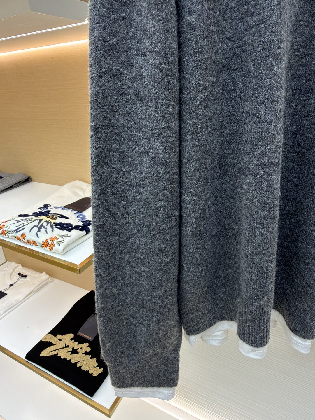 MIU MIU 缪缪 假两件V领羊绒衫 毛衣 长袖 灰色 A7 MMLB61-174K-F0480-S-OOO