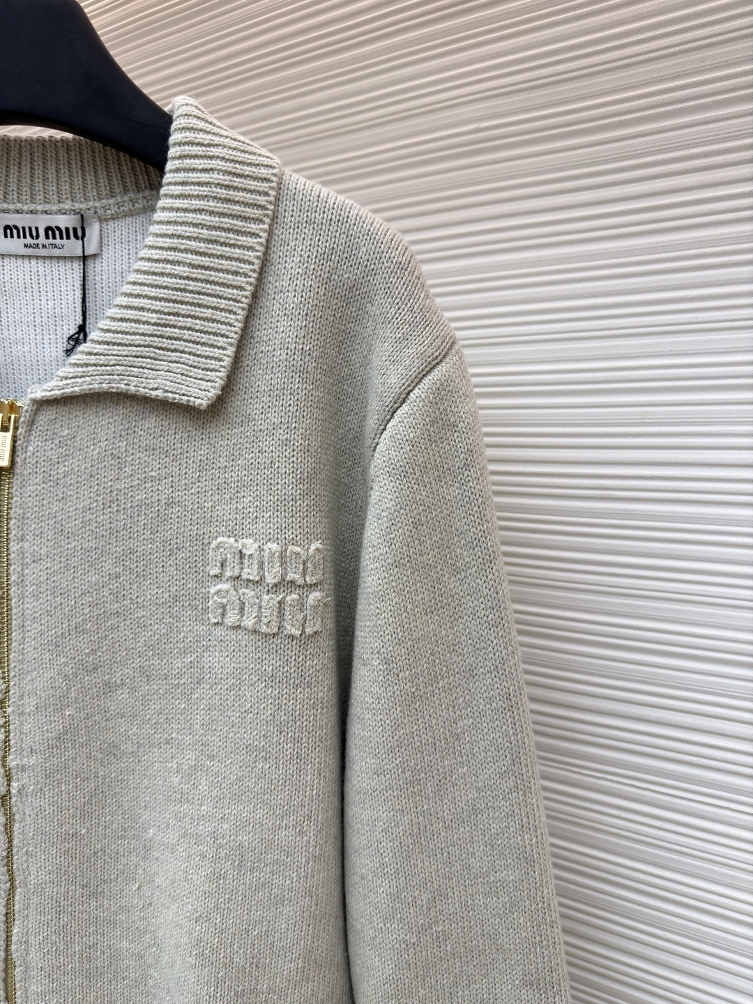 MIU MIU 缪缪 羊毛拉链开衫 毛衣 针织衫 外套 长袖 沙米色 A7 MMF924-15BV-F0036-S-OOO