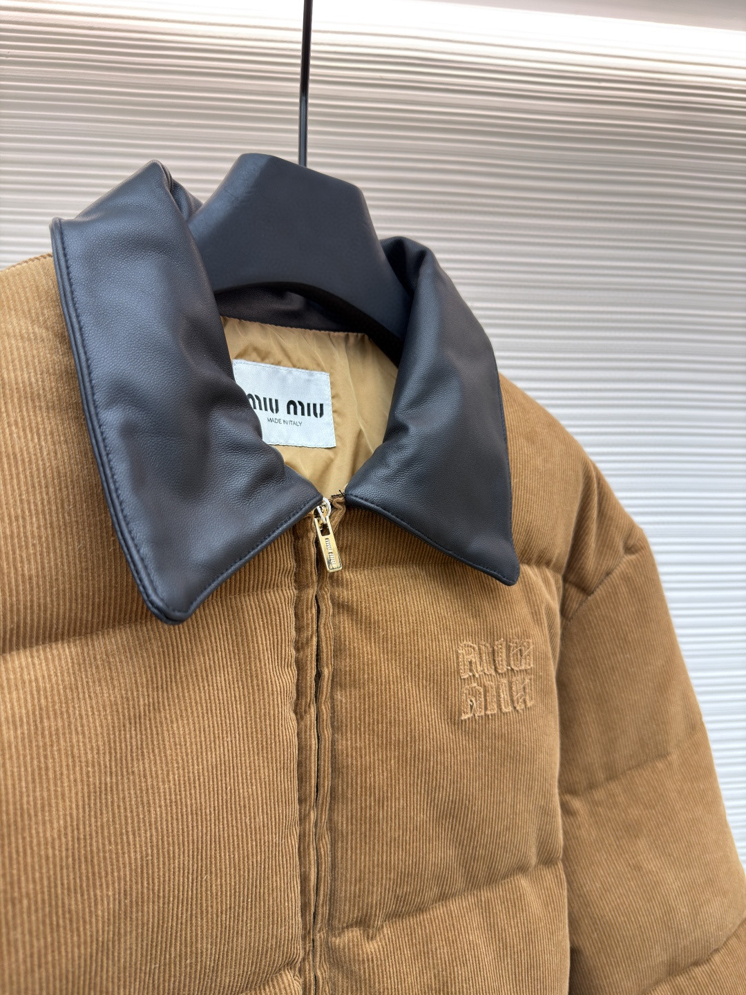 MIU MIU 缪缪 皮领贴布绣灯芯绒羽绒服 外套 夹克 长袖 保暖 卡其棕 C5 ML1321-179R-F0594-S-OOO