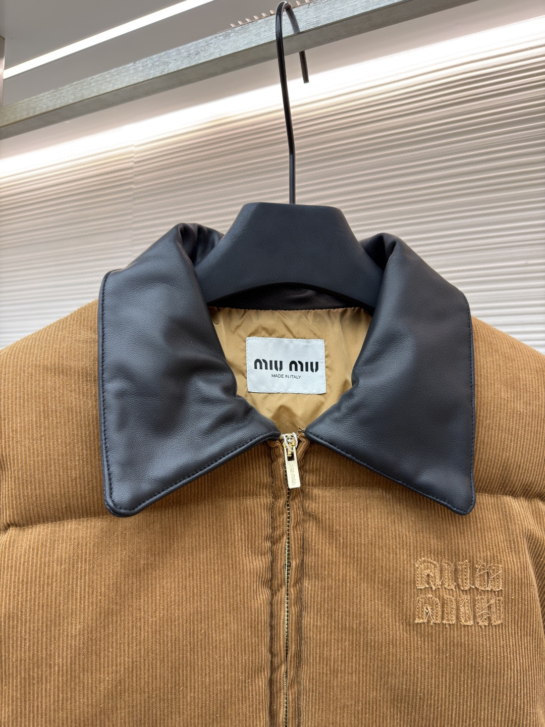 MIU MIU 缪缪 皮领贴布绣灯芯绒羽绒服 外套 夹克 长袖 保暖 卡其棕 C5 ML1321-179R-F0594-S-OOO