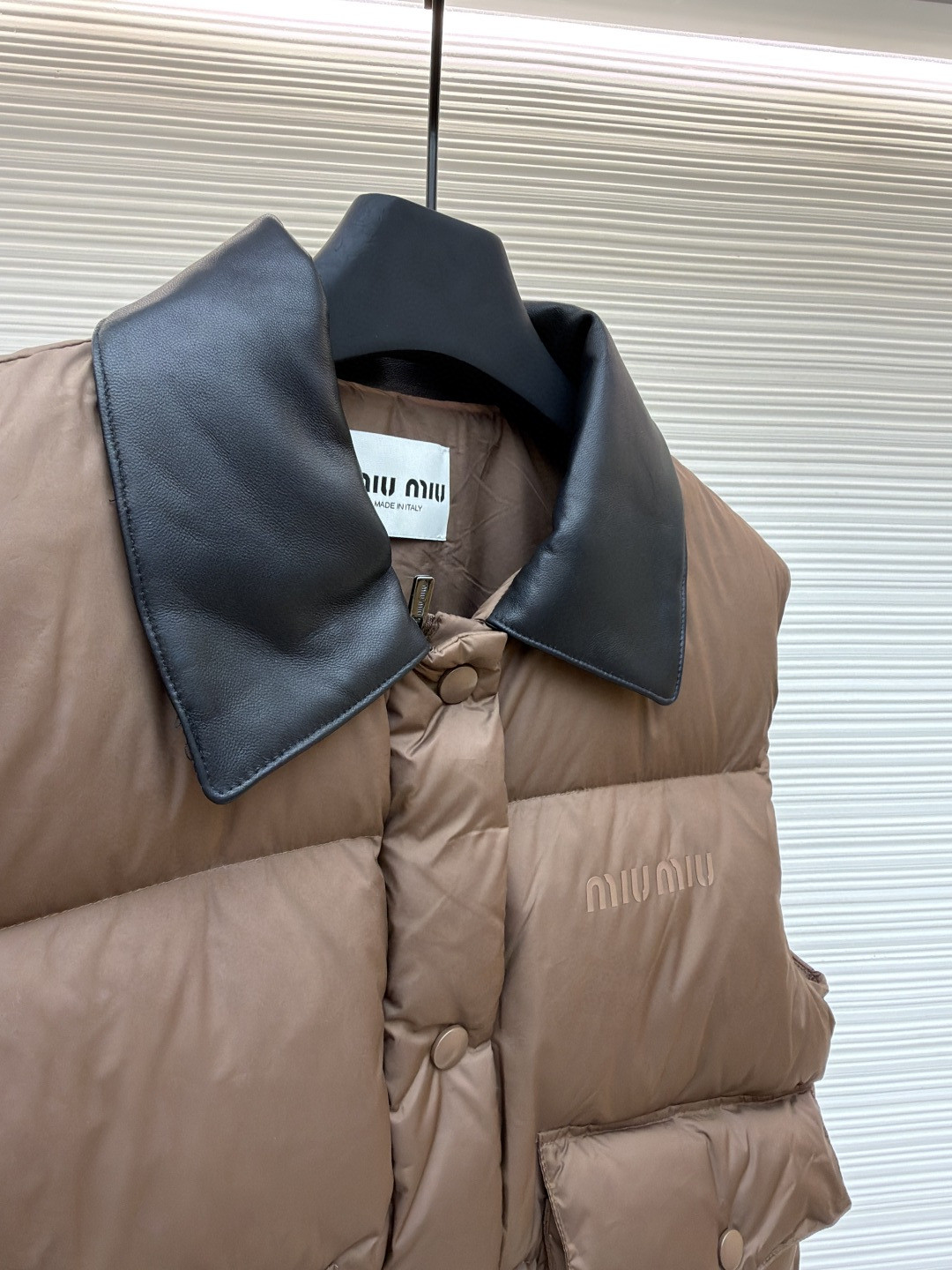 MIU MIU 缪缪 羽绒马甲 背心 夹克 外套 保暖 黑色 棕色 B5 ML1308-15WX-F0161-S-OOO