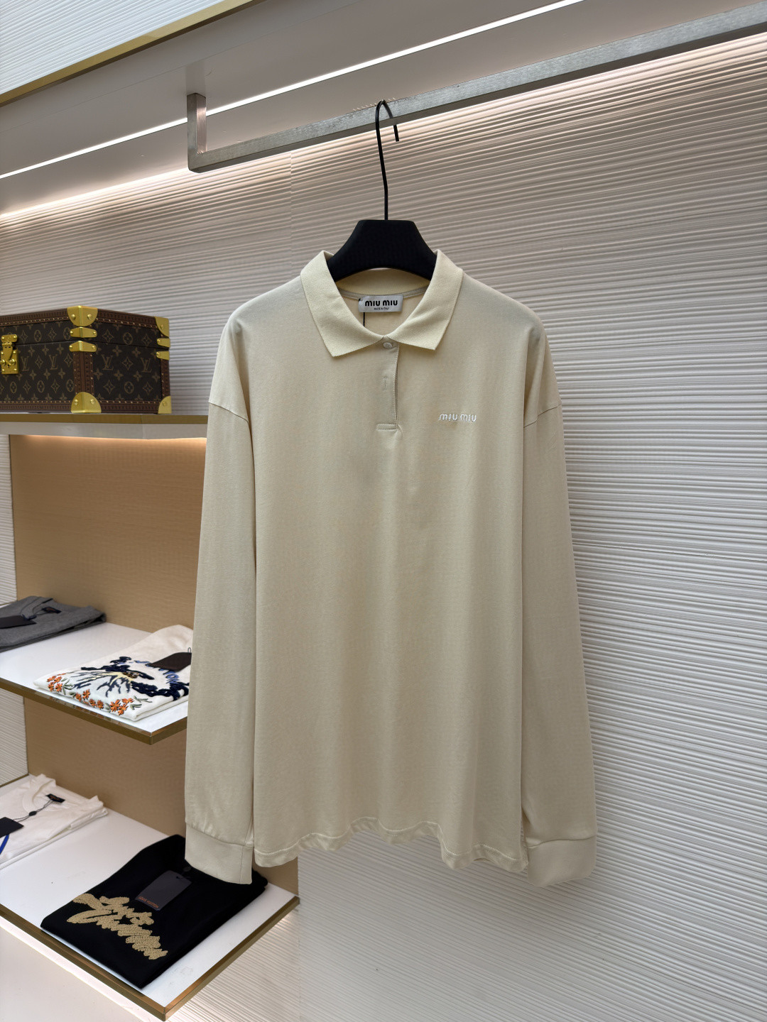 MIU MIU 缪缪 小标刺绣针织Polo衫 长袖 米黄色 A3 MJL054-1610-F0065-S-OOO