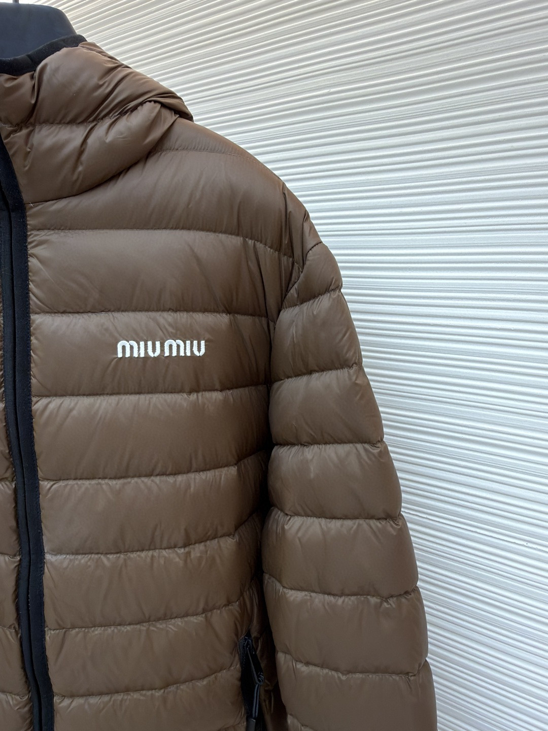 MIU MIU 缪缪 连帽外套羽绒服 夹克 长袖 保暖 棕色 黑色 C0 