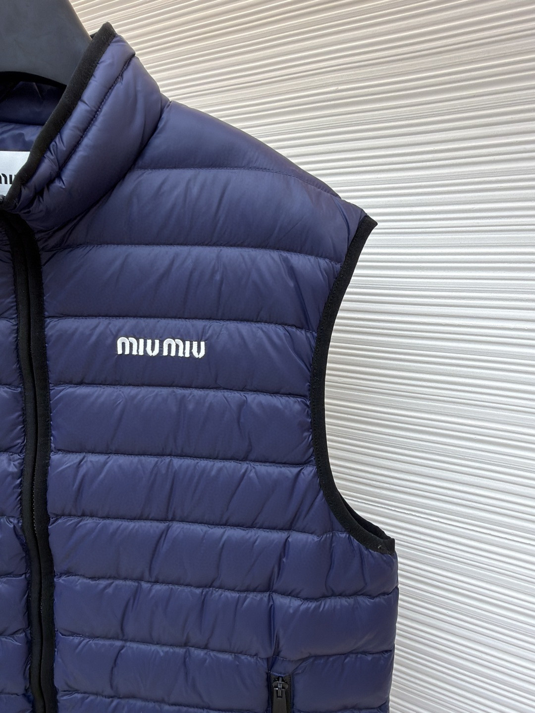 MIU MIU 缪缪 刺绣羽绒马甲 背心 夹克 外套 保暖 蓝色 B5 ML1345-1754-F0008-S-OOO