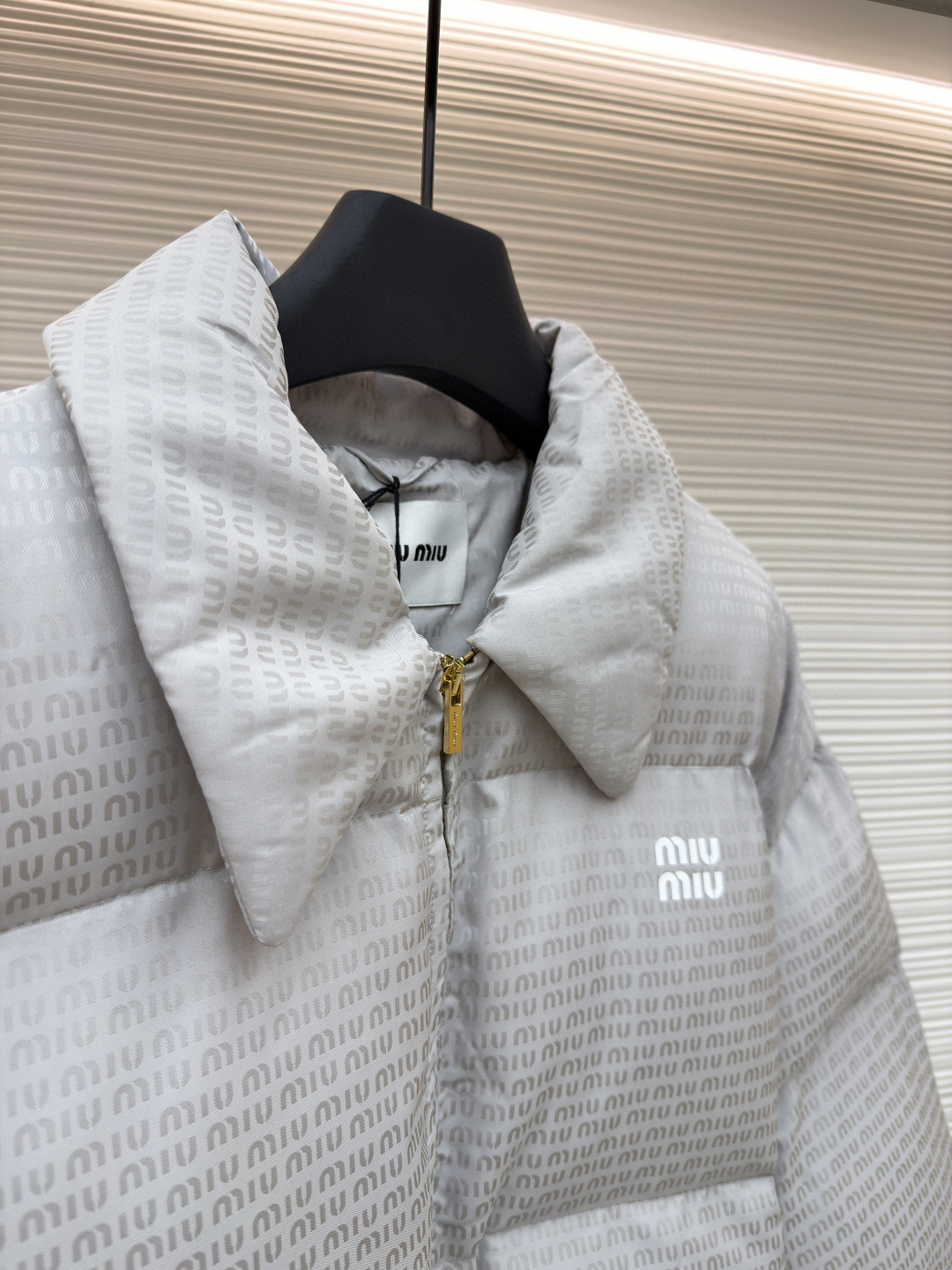 MIU MIU 缪缪 提花满印翻领羽绒服 夹克 外套 长袖 保暖 灰色 黑色 C0 ML1082-15PR-F0002-S-OOO