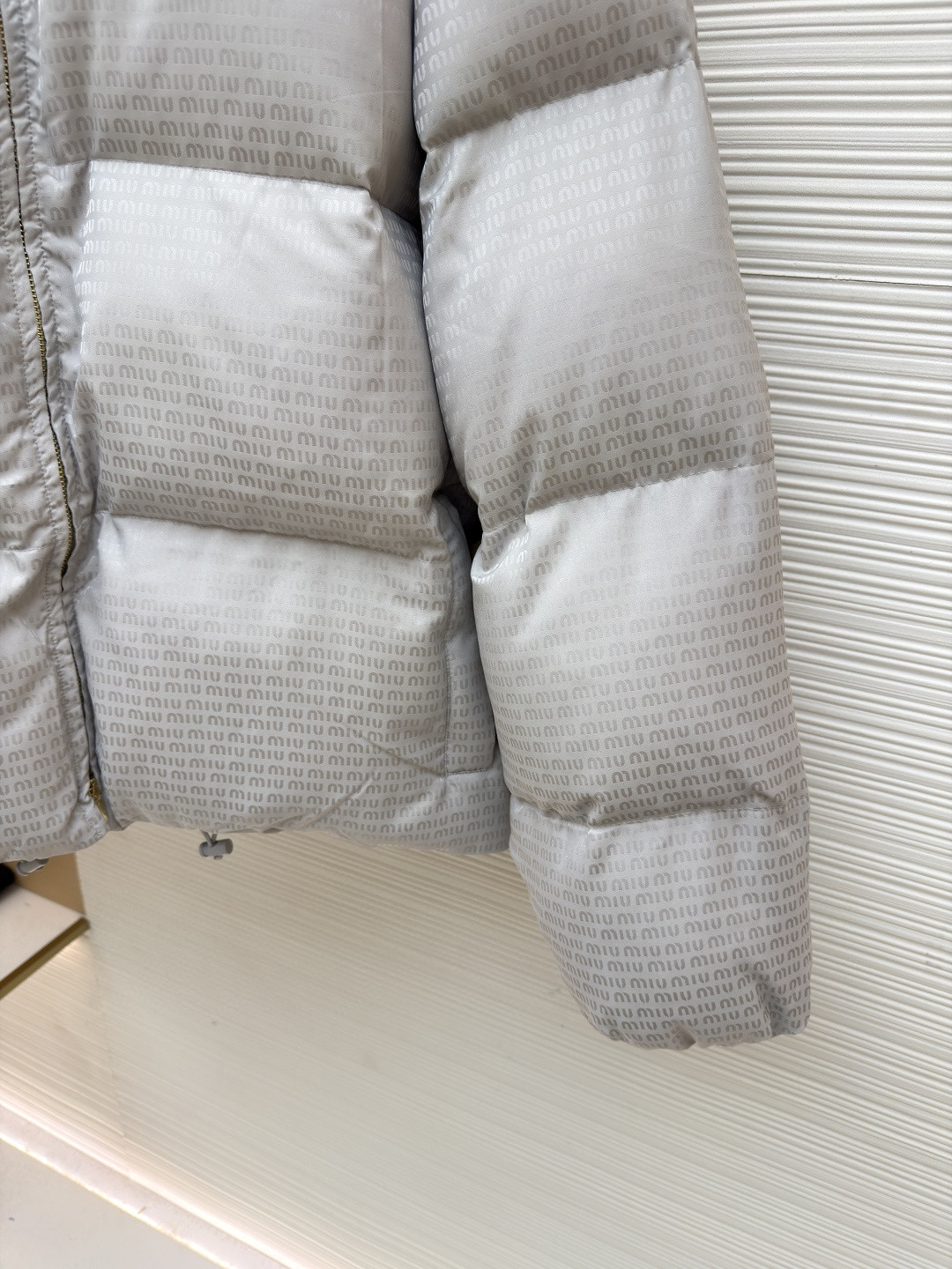 MIU MIU 缪缪 提花满印翻领羽绒服 夹克 外套 长袖 保暖 灰色 黑色 C0 ML1082-15PR-F0002-S-OOO