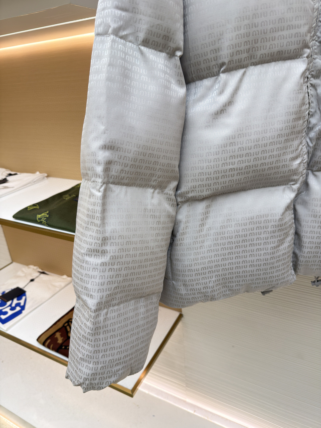 MIU MIU 缪缪 提花满印翻领羽绒服 夹克 外套 长袖 保暖 灰色 黑色 C0 ML1082-15PR-F0002-S-OOO