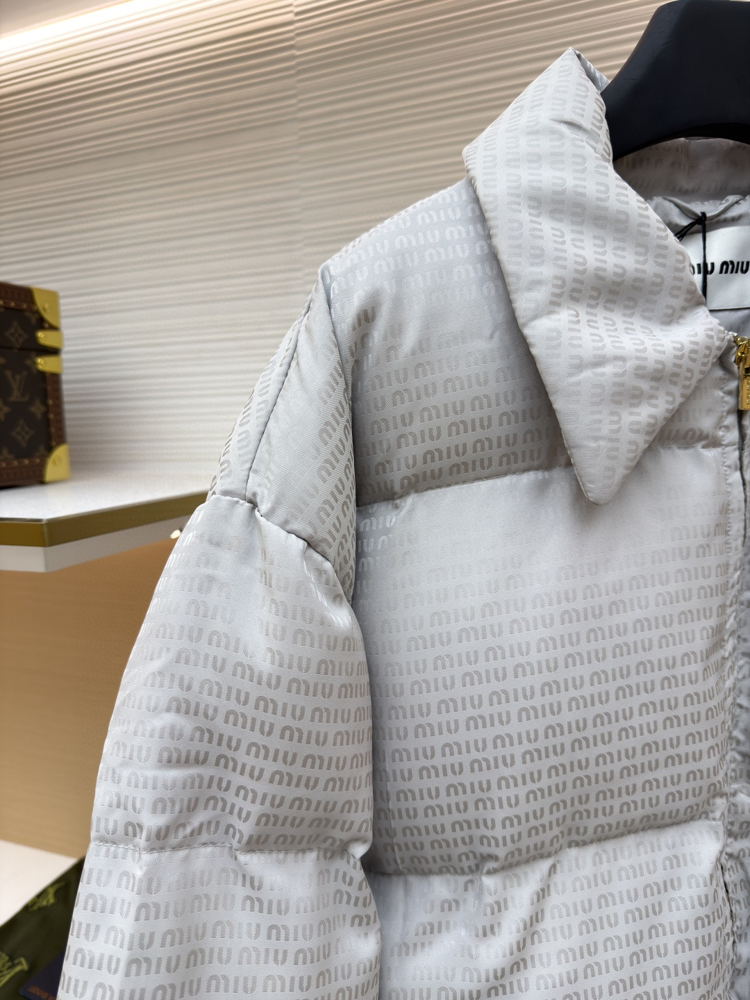 MIU MIU 缪缪 提花满印翻领羽绒服 夹克 外套 长袖 保暖 灰色 黑色 C0 ML1082-15PR-F0002-S-OOO