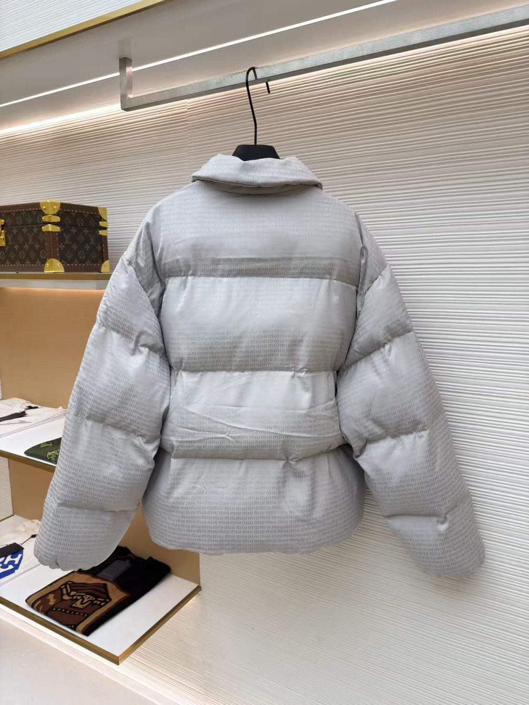 MIU MIU 缪缪 提花满印翻领羽绒服 夹克 外套 长袖 保暖 灰色 黑色 C0 ML1082-15PR-F0002-S-OOO