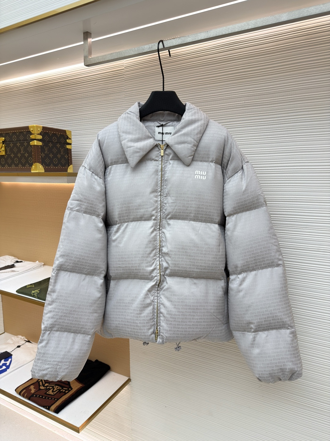 MIU MIU 缪缪 提花满印翻领羽绒服 夹克 外套 长袖 保暖 灰色 黑色 C0 ML1082-15PR-F0002-S-OOO