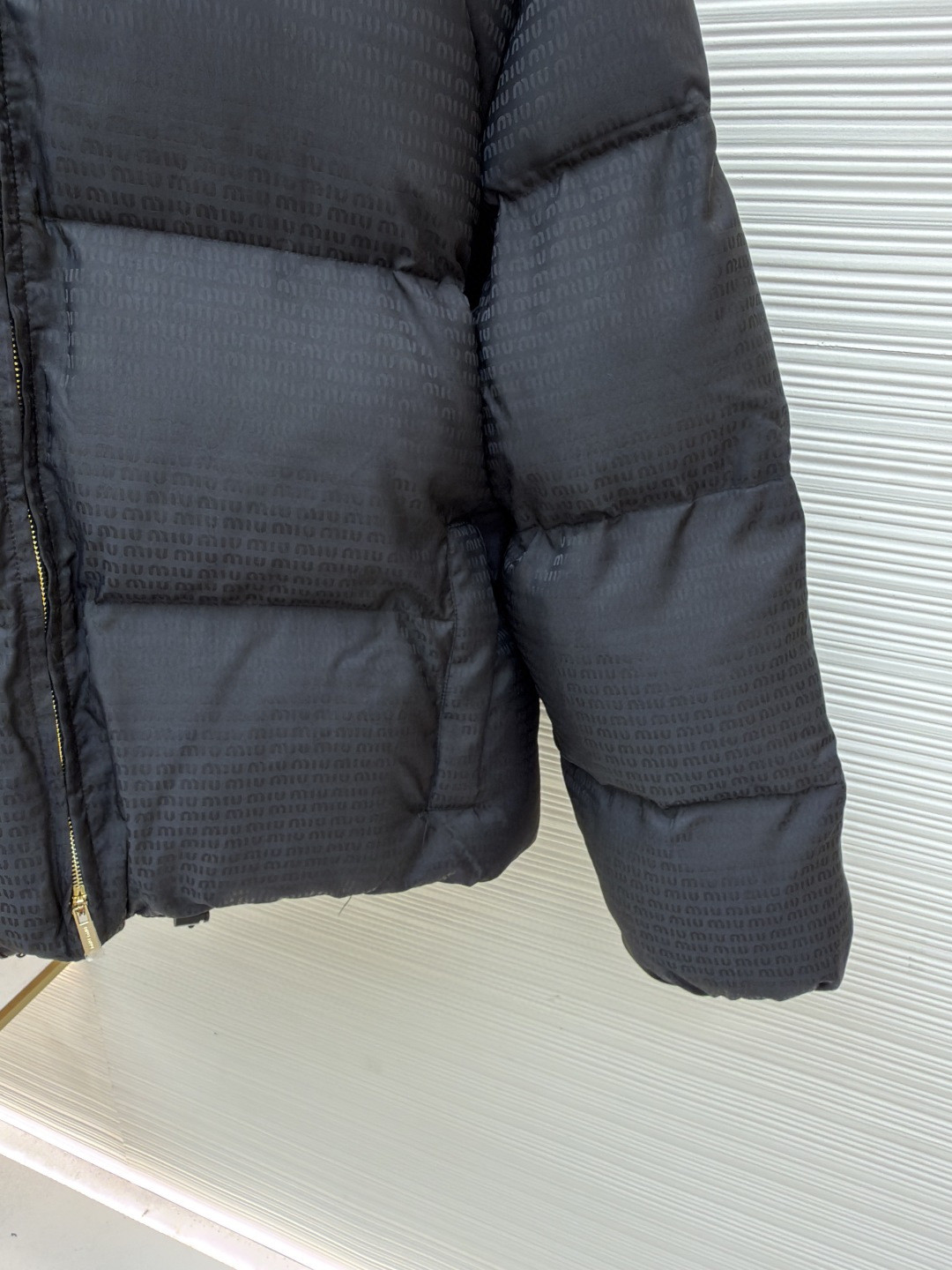 MIU MIU 缪缪 提花满印翻领羽绒服 夹克 外套 长袖 保暖 灰色 黑色 C0 ML1082-15PR-F0002-S-OOO