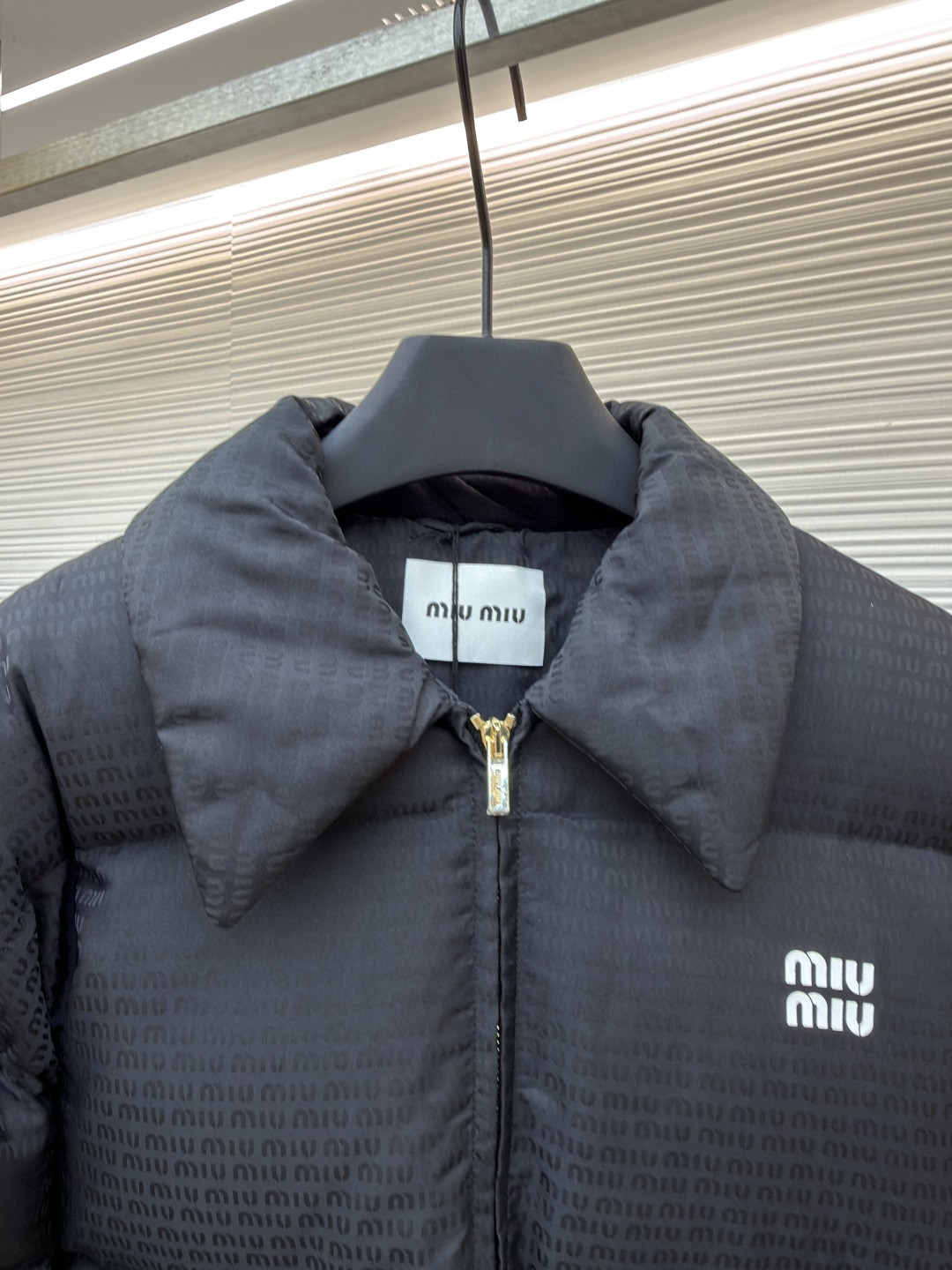 MIU MIU 缪缪 提花满印翻领羽绒服 夹克 外套 长袖 保暖 灰色 黑色 C0 ML1082-15PR-F0002-S-OOO