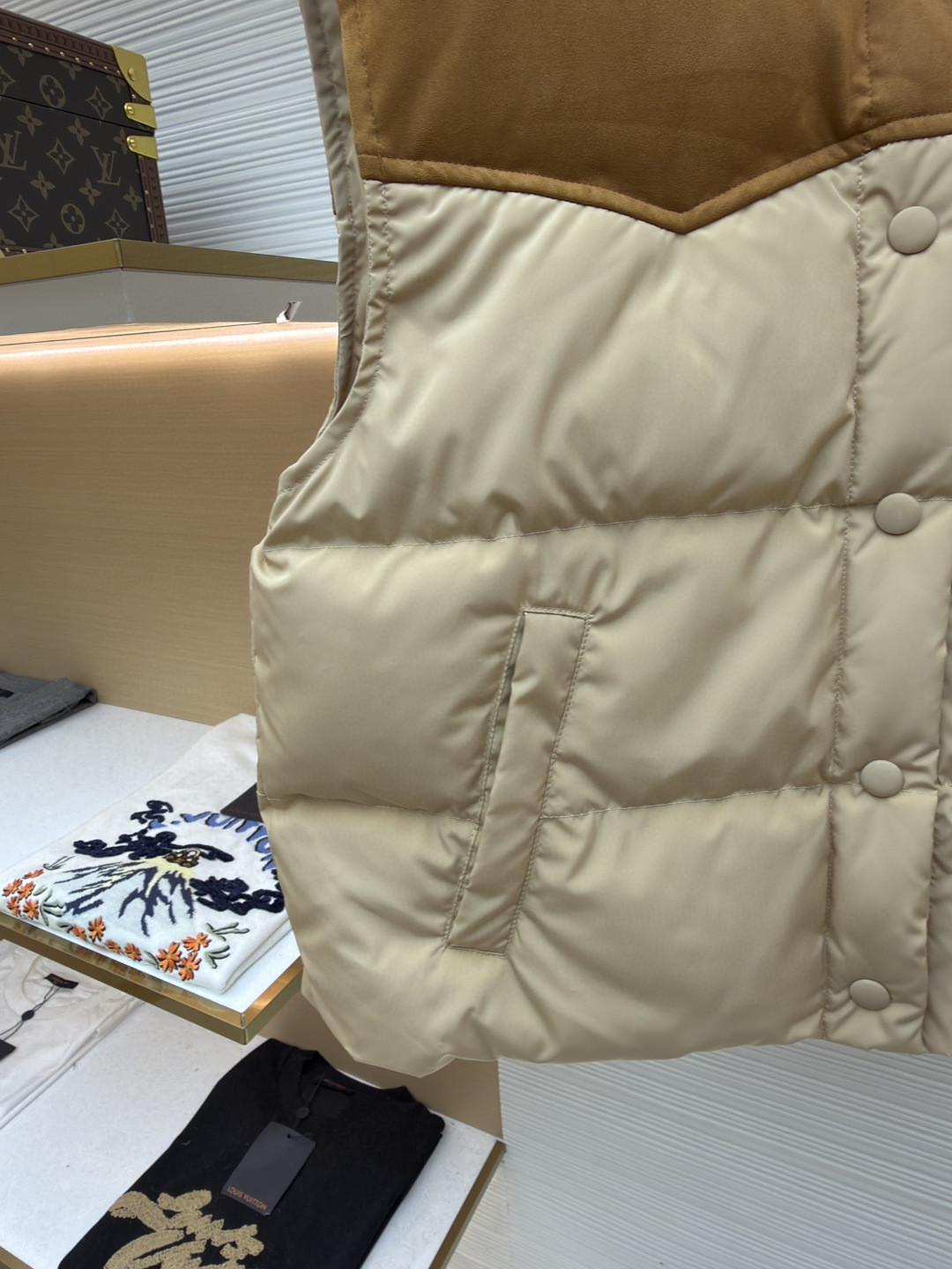 MIU MIU 缪缪 植绒拼接翻领马甲 背心 羽绒服 夹克 外套 保暖 棕色 卡其色 B5 ML1348-18Q0-F0065-S-OOO