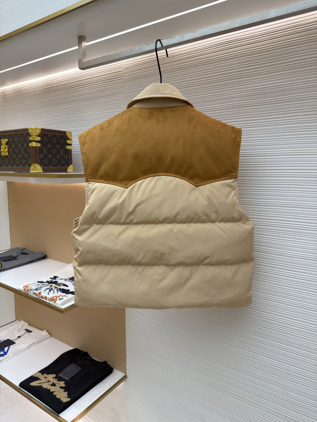 MIU MIU 缪缪 植绒拼接翻领马甲 背心 羽绒服 夹克 外套 保暖 棕色 卡其色 B5 ML1348-18Q0-F0065-S-OOO