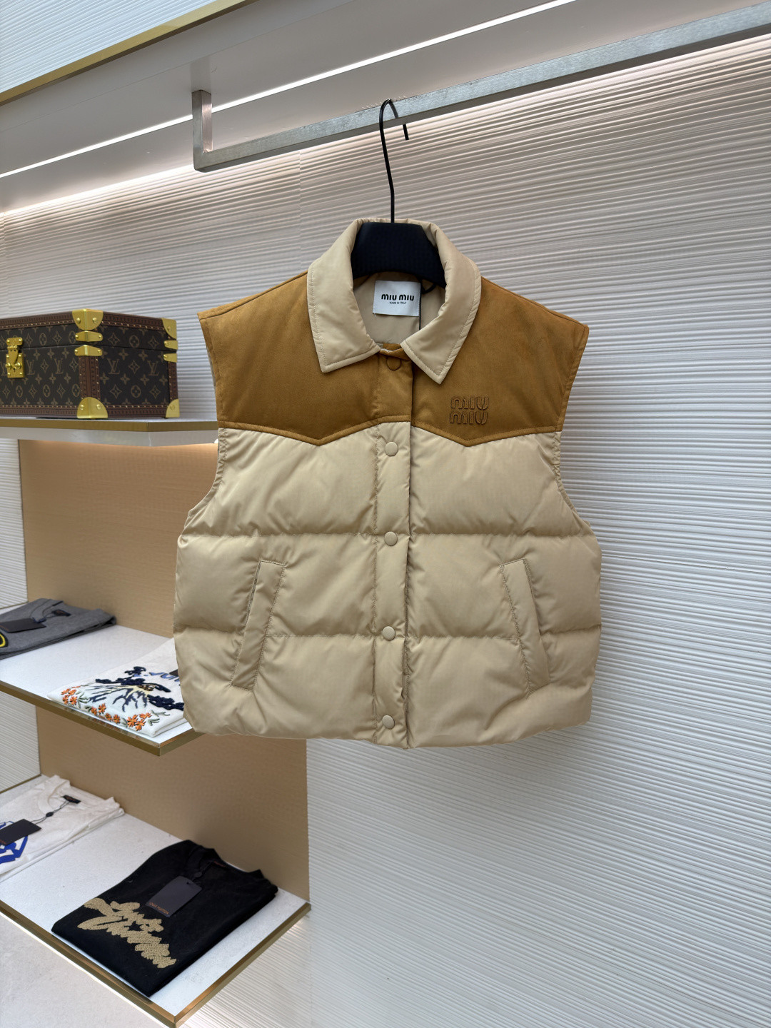 MIU MIU 缪缪 植绒拼接翻领马甲 背心 羽绒服 夹克 外套 保暖 棕色 卡其色 B5 ML1348-18Q0-F0065-S-OOO