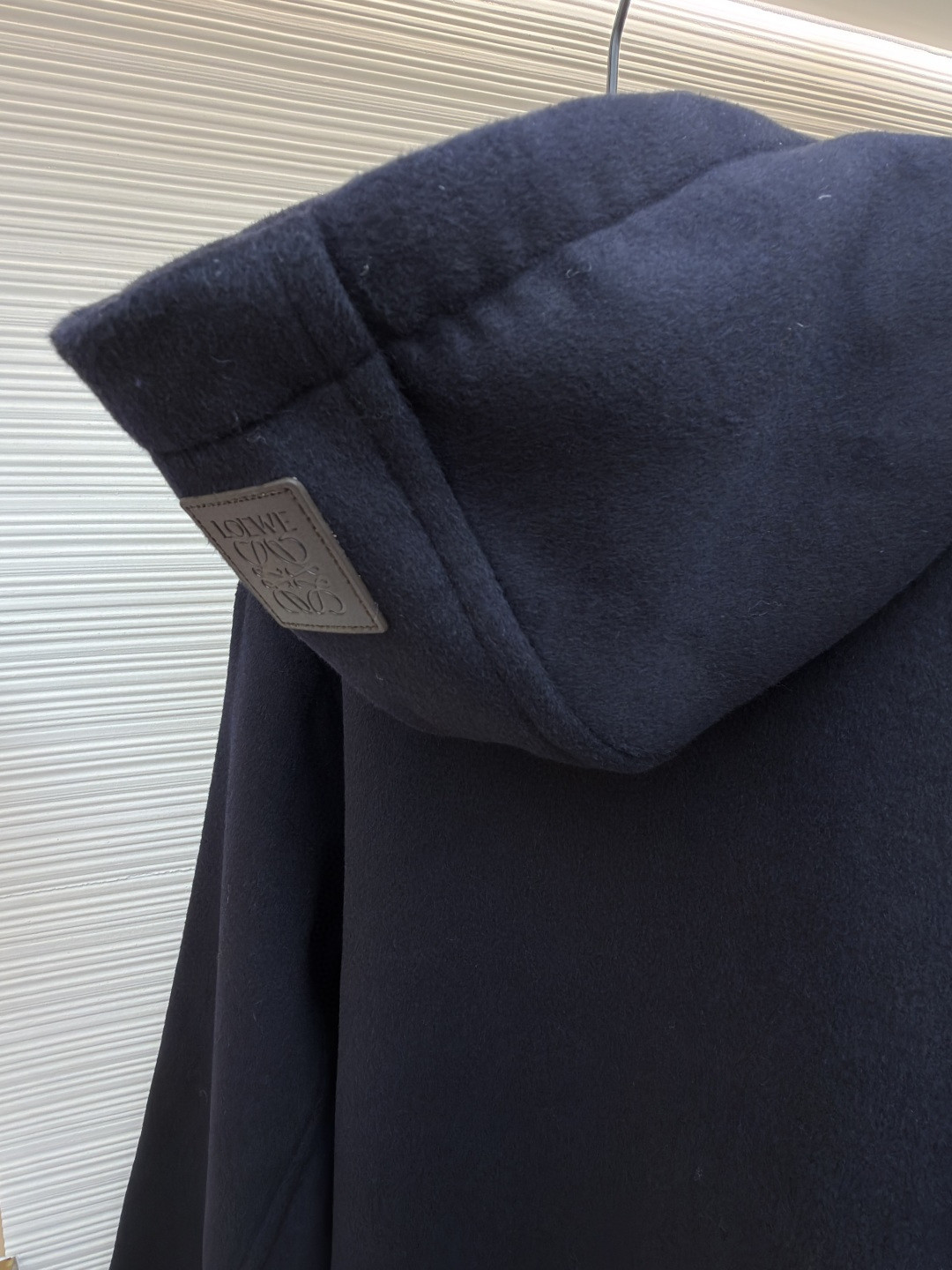 LOEWE 罗意威 皮标连帽长款大衣 外套 长袖 藏蓝色 C0 