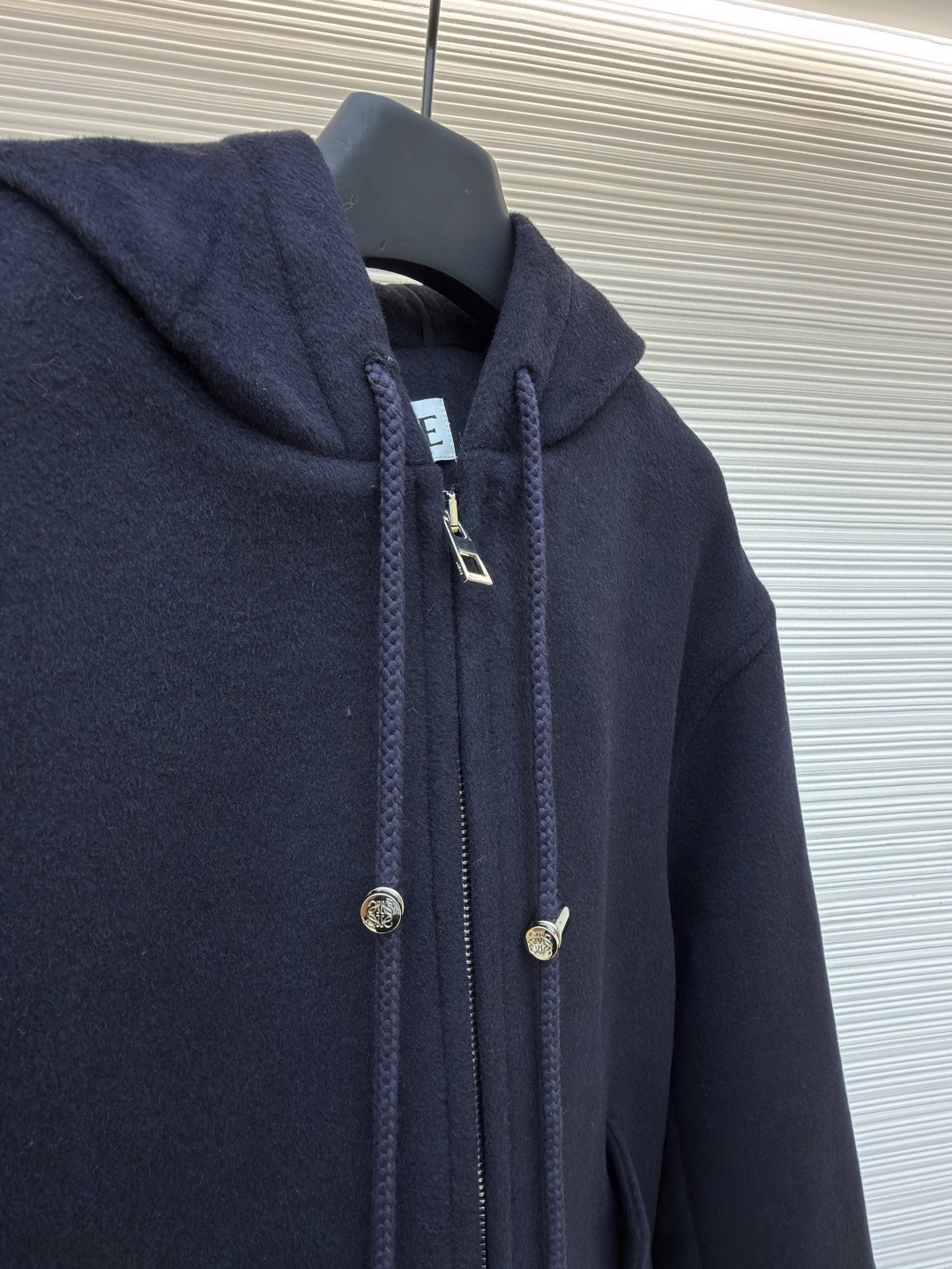 LOEWE 罗意威 皮标连帽长款大衣 外套 长袖 藏蓝色 C0 