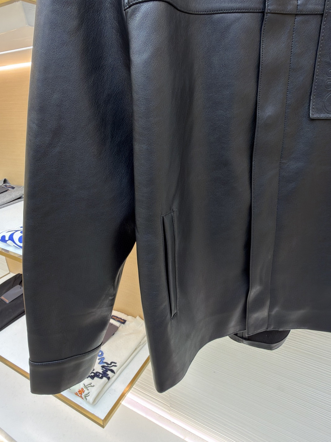 LOEWE 罗意威 Anagram 口袋拉链皮革外套 夹克 皮衣 长袖 黑色 B5 H526Y34L13-1100