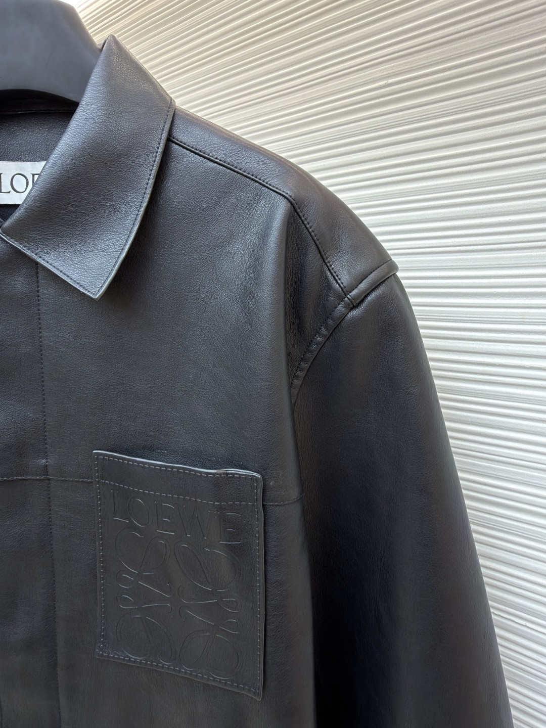 LOEWE 罗意威 Anagram 口袋拉链皮革外套 夹克 皮衣 长袖 黑色 B5 H526Y34L13-1100