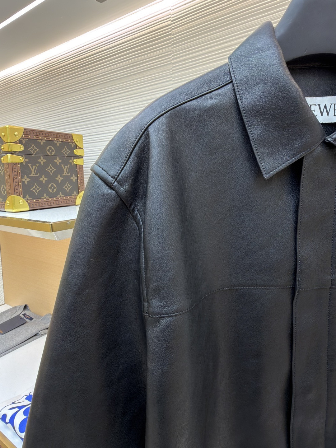 LOEWE 罗意威 Anagram 口袋拉链皮革外套 夹克 皮衣 长袖 黑色 B5 H526Y34L13-1100