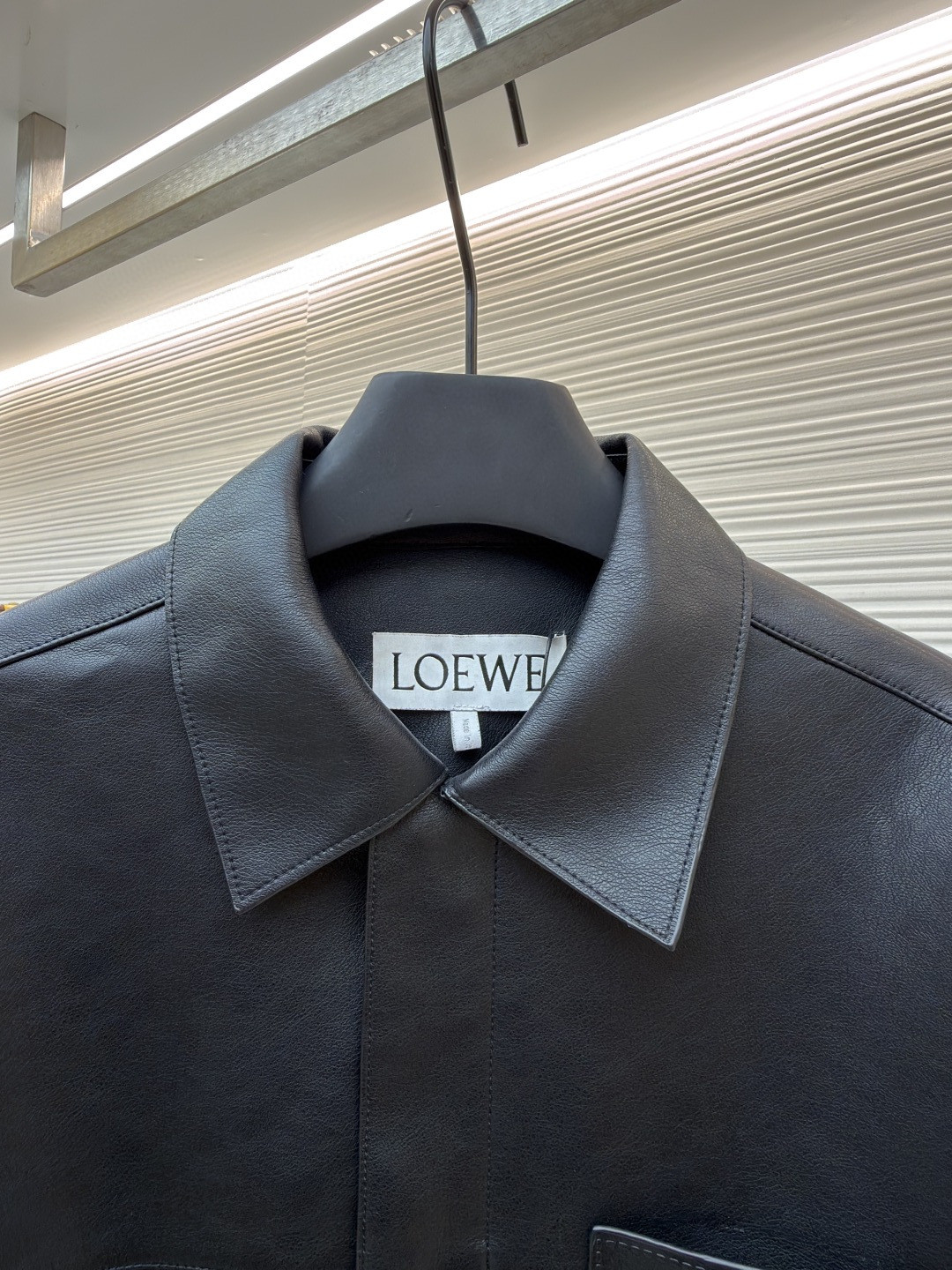 LOEWE 罗意威 Anagram 口袋拉链皮革外套 夹克 皮衣 长袖 黑色 B5 H526Y34L13-1100