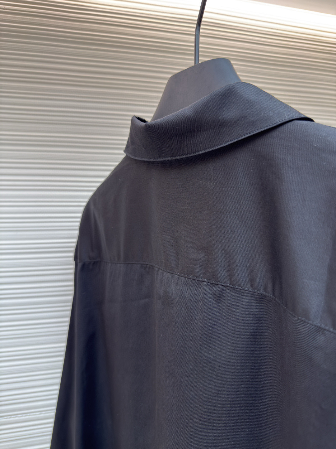 LOEWE 罗意威 暗花标识翻领衬衫 外套 长袖 白色 黑色 A5 H526Y05WEO-2100