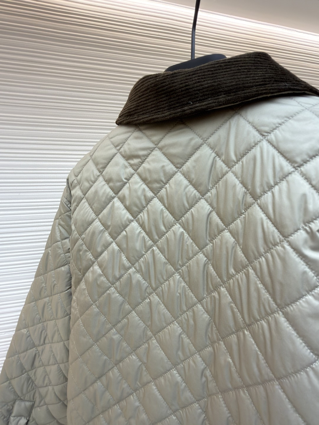 LOEWE 罗意威 菱格贴片羊皮羽绒服 外套 夹克 女款 长袖 黑色 灰色 C0 S359Y02XFH-1210