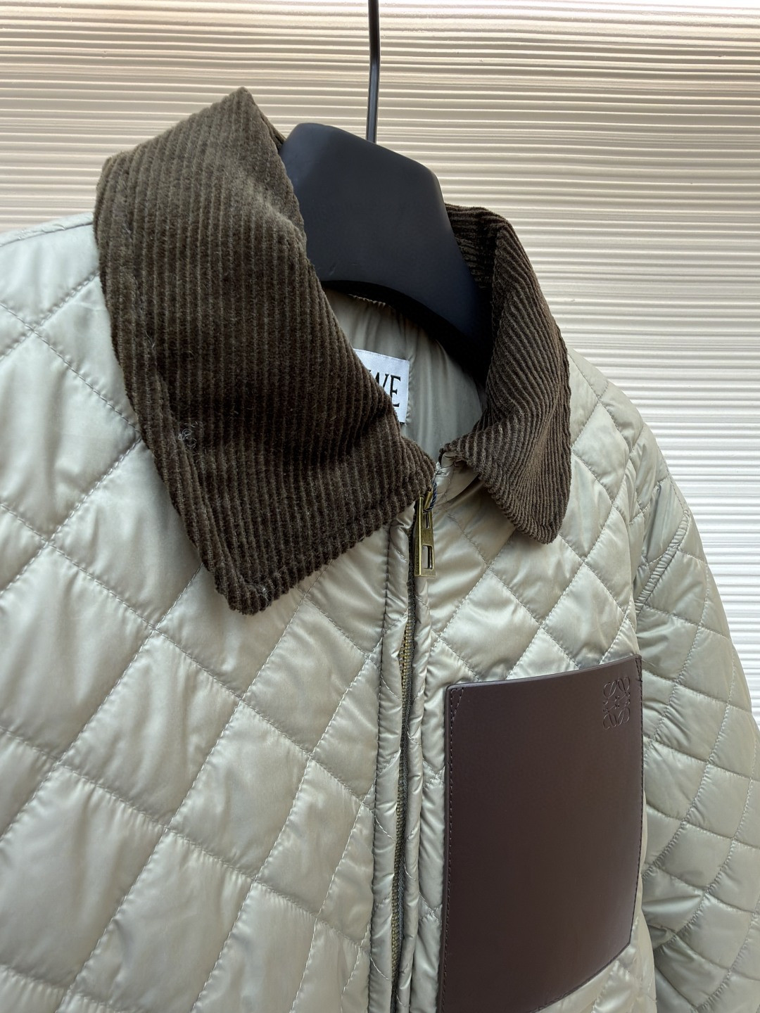 LOEWE 罗意威 菱格贴片羊皮羽绒服 外套 夹克 女款 长袖 黑色 灰色 C0 S359Y02XFH-1210