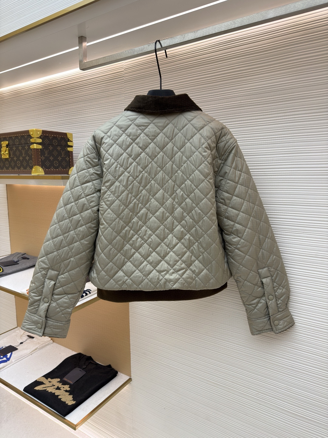 LOEWE 罗意威 菱格贴片羊皮羽绒服 外套 夹克 女款 长袖 黑色 灰色 C0 S359Y02XFH-1210