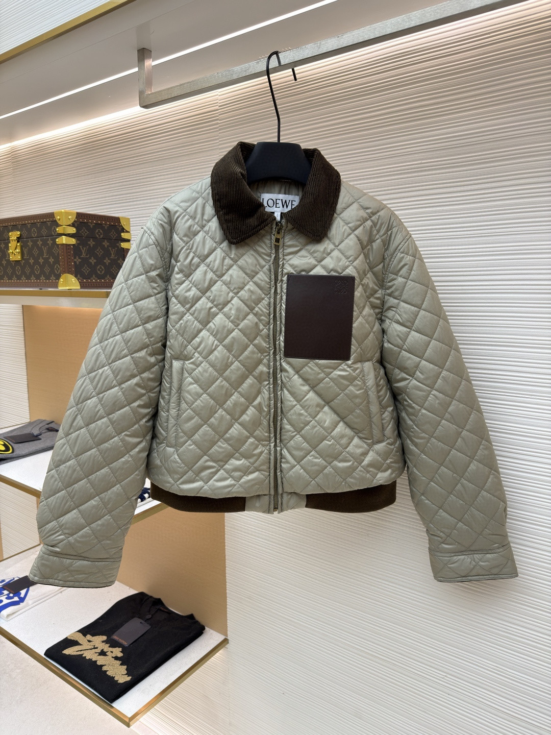 LOEWE 罗意威 菱格贴片羊皮羽绒服 外套 夹克 女款 长袖 黑色 灰色 C0 S359Y02XFH-1210