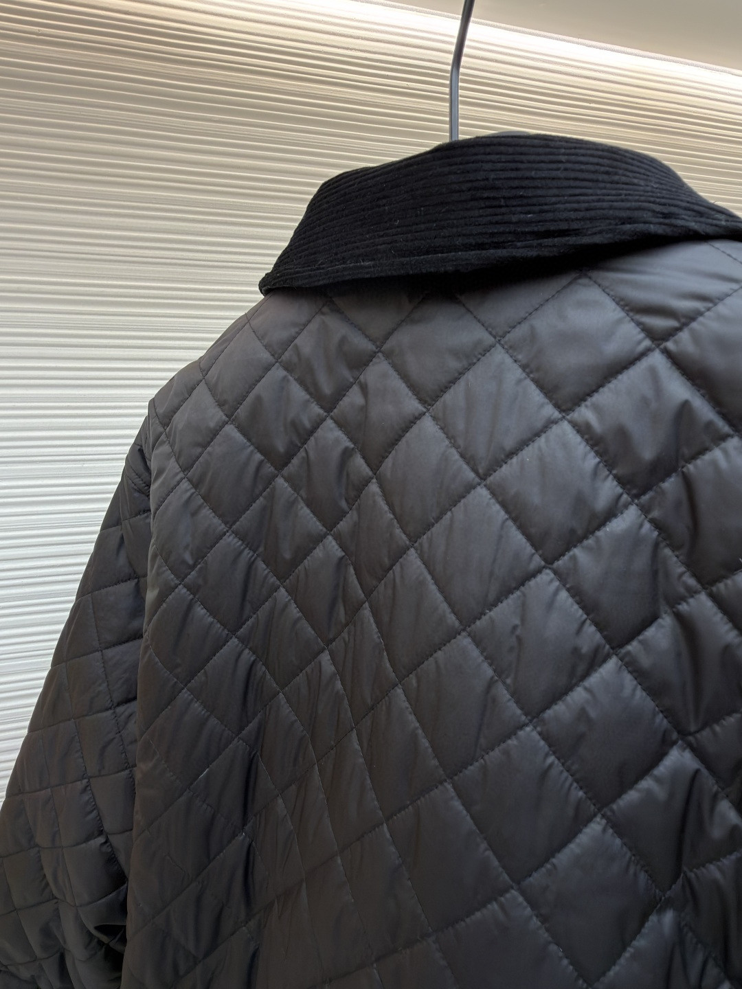 LOEWE 罗意威 菱格贴片羊皮羽绒服 外套 夹克 女款 长袖 黑色 灰色 C0 S359Y02XFH-1210