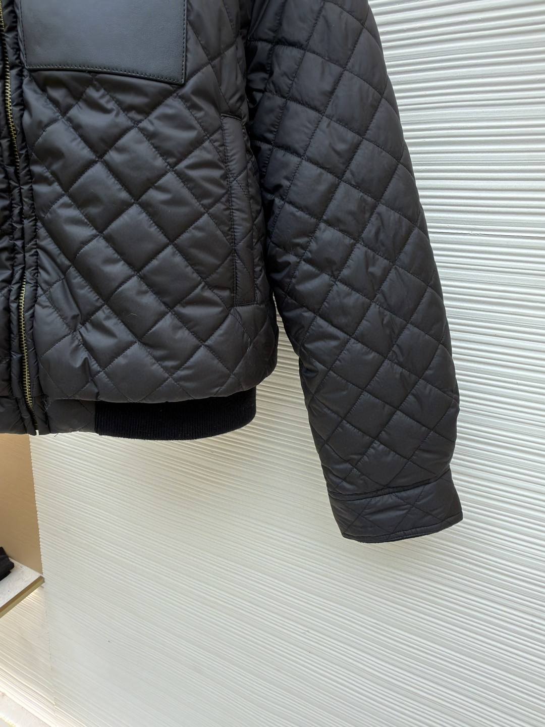 LOEWE 罗意威 菱格贴片羊皮羽绒服 外套 夹克 女款 长袖 黑色 灰色 C0 S359Y02XFH-1210