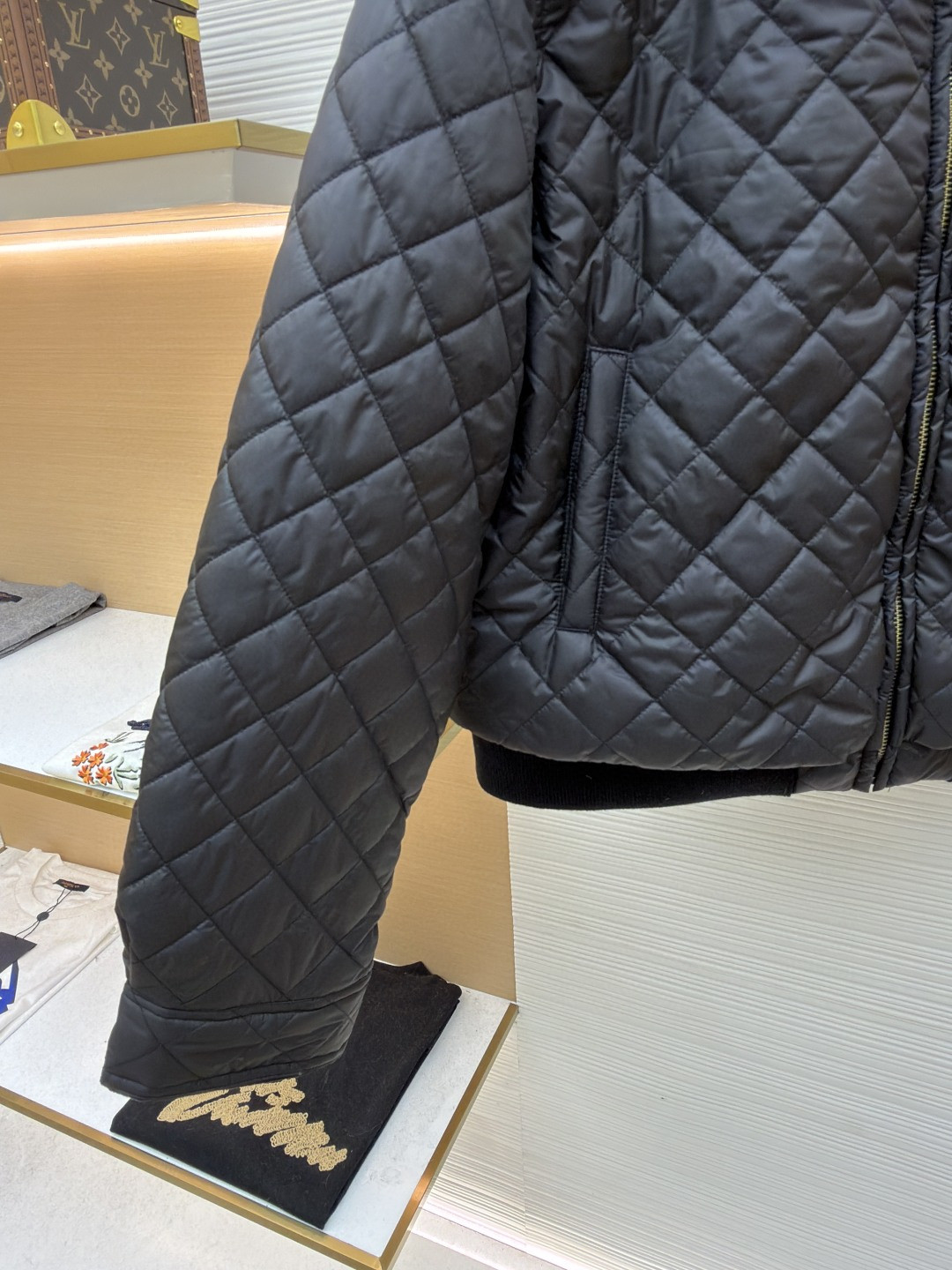 LOEWE 罗意威 菱格贴片羊皮羽绒服 外套 夹克 女款 长袖 黑色 灰色 C0 S359Y02XFH-1210