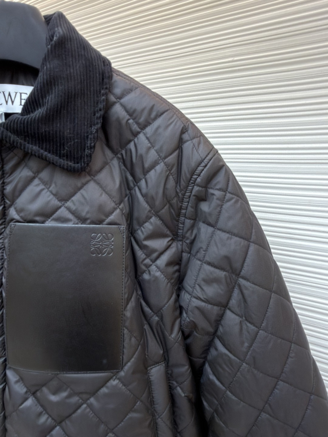 LOEWE 罗意威 菱格贴片羊皮羽绒服 外套 夹克 女款 长袖 黑色 灰色 C0 S359Y02XFH-1210