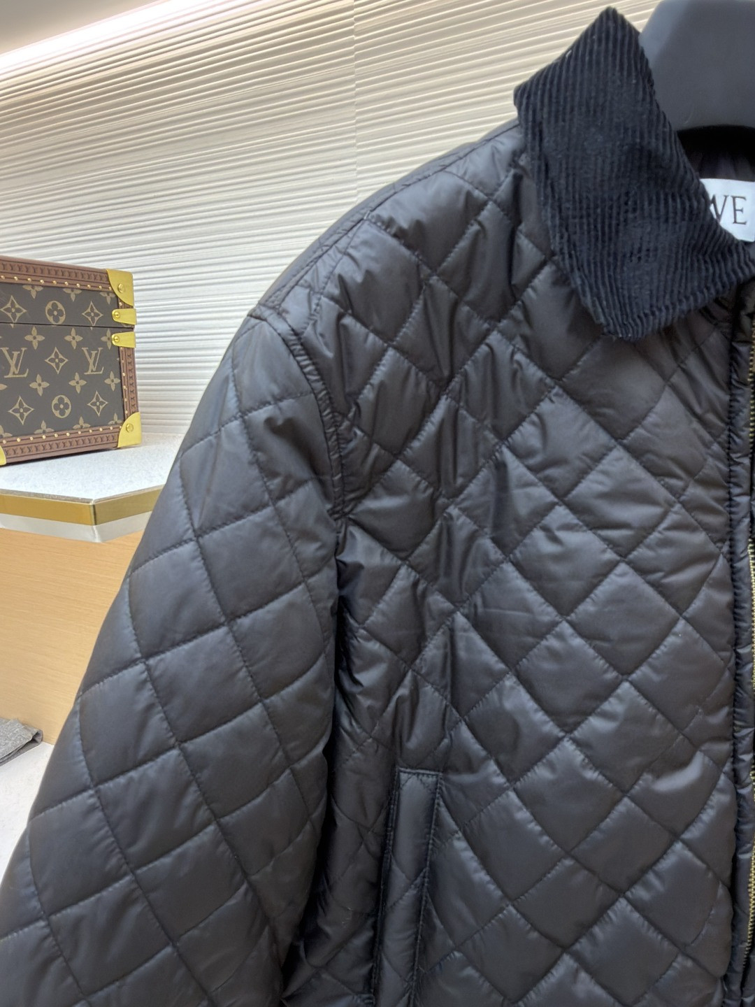 LOEWE 罗意威 菱格贴片羊皮羽绒服 外套 夹克 女款 长袖 黑色 灰色 C0 S359Y02XFH-1210