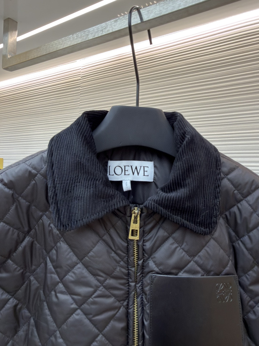 LOEWE 罗意威 菱格贴片羊皮羽绒服 外套 夹克 女款 长袖 黑色 灰色 C0 S359Y02XFH-1210