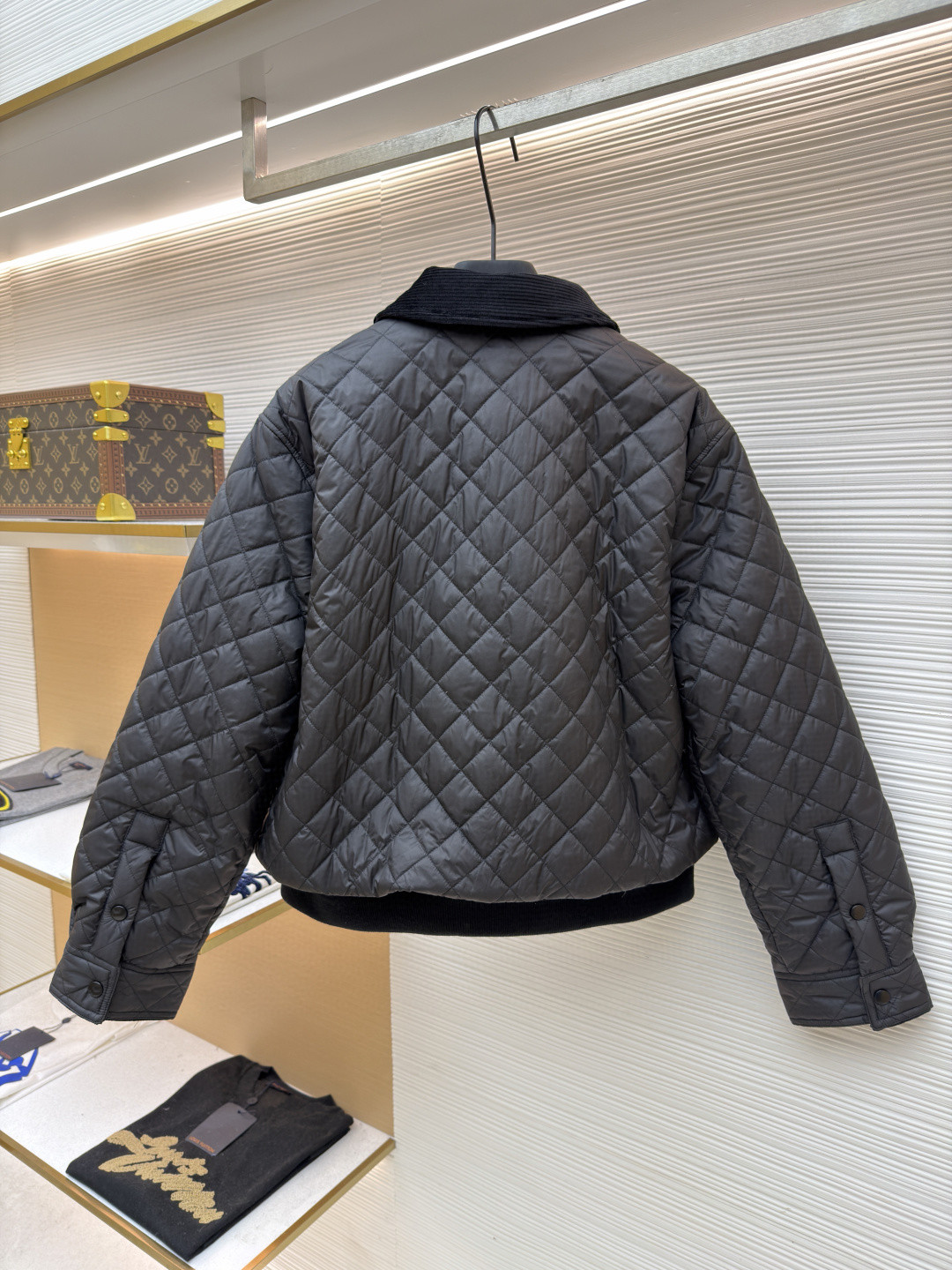 LOEWE 罗意威 菱格贴片羊皮羽绒服 外套 夹克 女款 长袖 黑色 灰色 C0 S359Y02XFH-1210