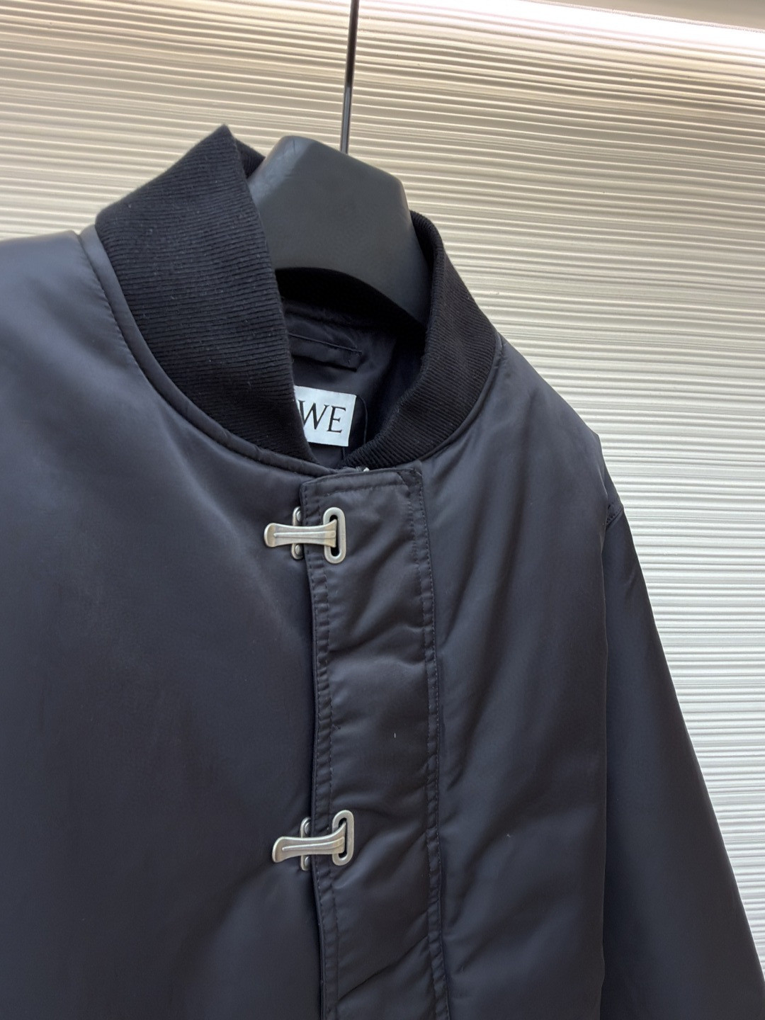 LOEWE 罗意威 钩扣飞行员棉服 棒球服 外套 夹克 长袖 黑色 B0 H526Y02WBW1100