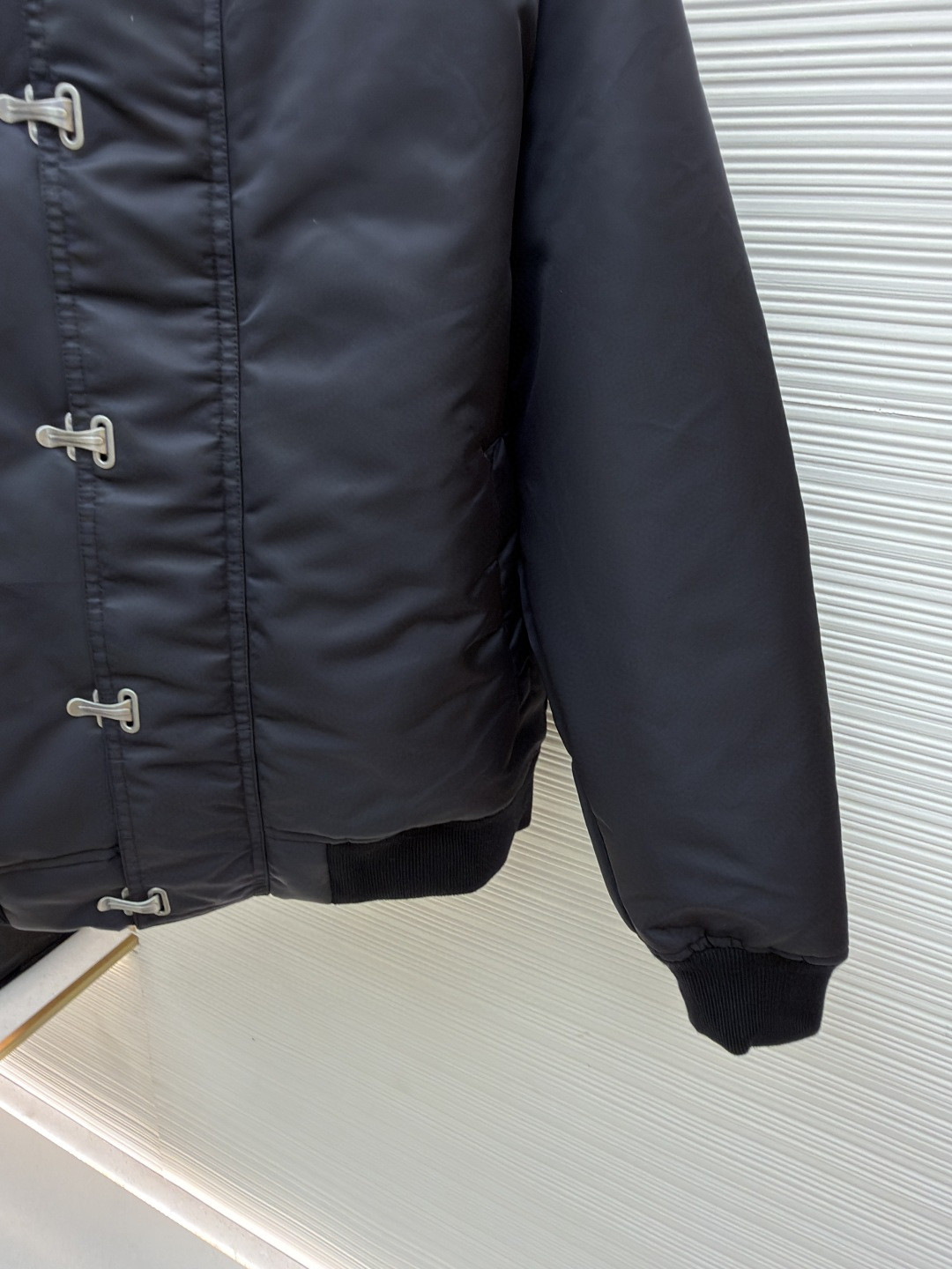 LOEWE 罗意威 钩扣飞行员棉服 棒球服 外套 夹克 长袖 黑色 B0 H526Y02WBW1100