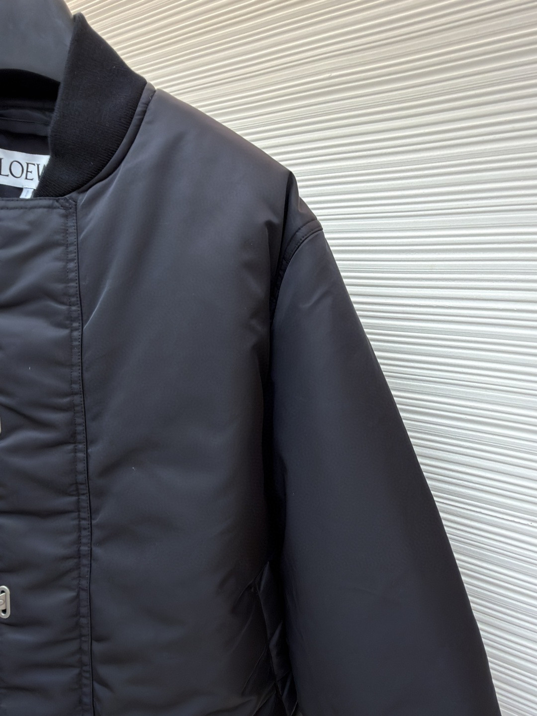 LOEWE 罗意威 钩扣飞行员棉服 棒球服 外套 夹克 长袖 黑色 B0 H526Y02WBW1100